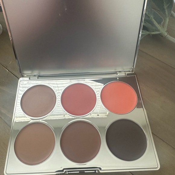 Iconic London Multi-use face palette - Picture 4 of 4